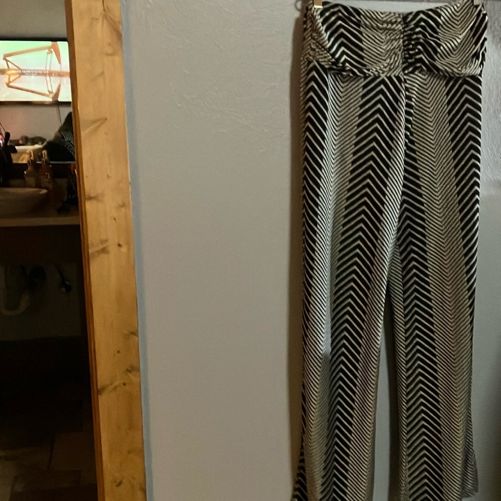 L-XL “ win win” flowy extra wide leg pants